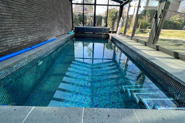 Installation d'un piscine carrelée intérieure